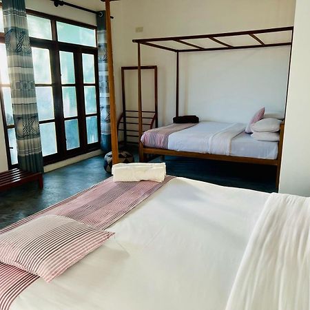 Montes Ella Bed & Breakfast Екстериор снимка