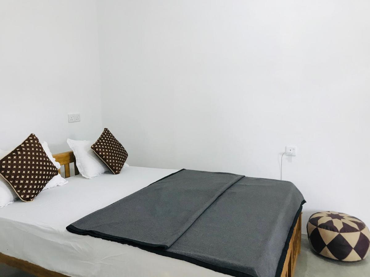 Montes Ella Bed & Breakfast Екстериор снимка