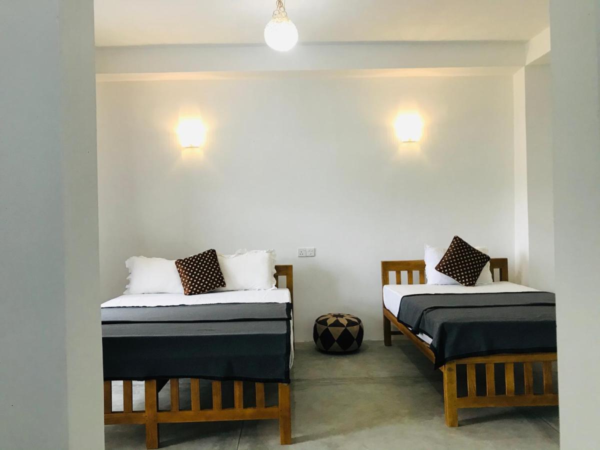 Montes Ella Bed & Breakfast Екстериор снимка