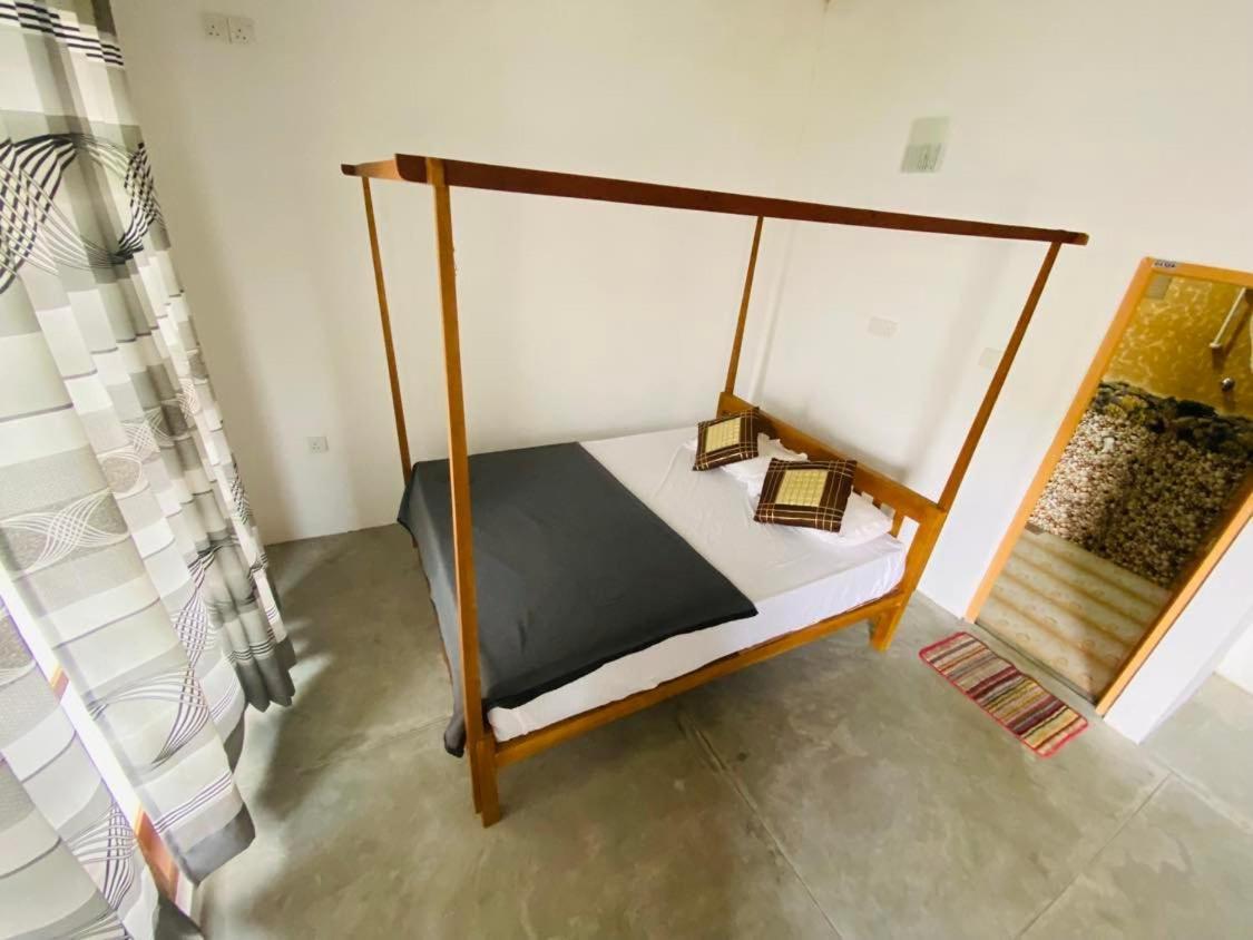 Montes Ella Bed & Breakfast Екстериор снимка