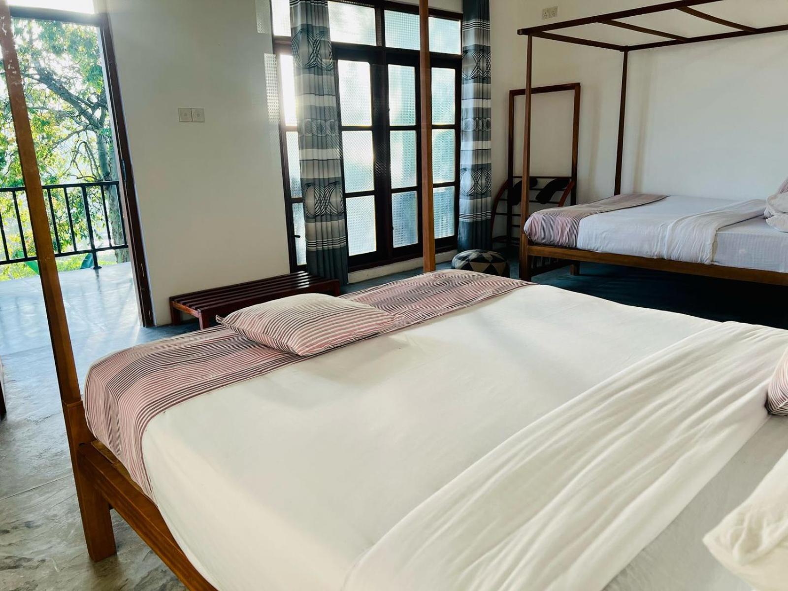 Montes Ella Bed & Breakfast Екстериор снимка