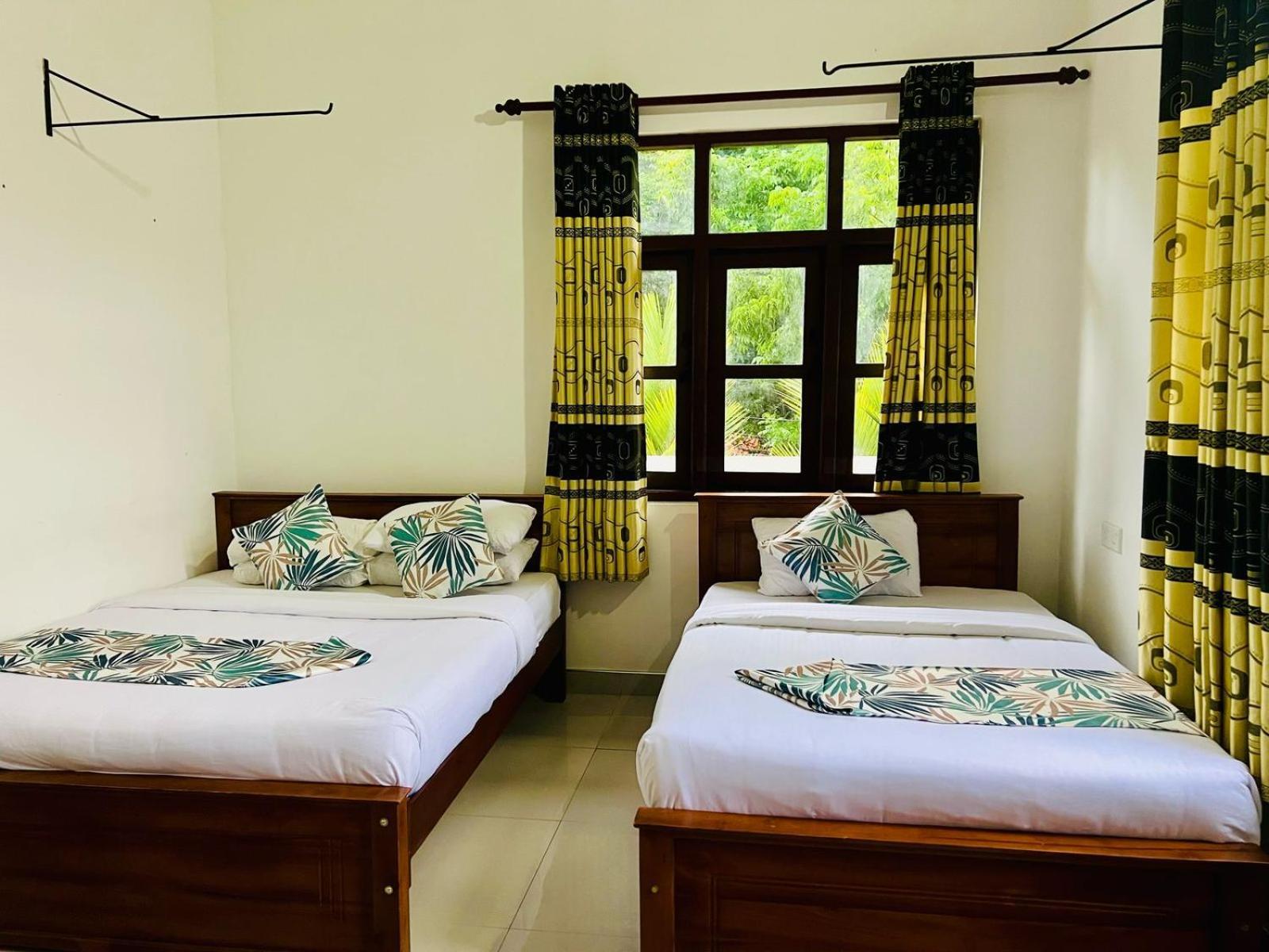 Montes Ella Bed & Breakfast Екстериор снимка