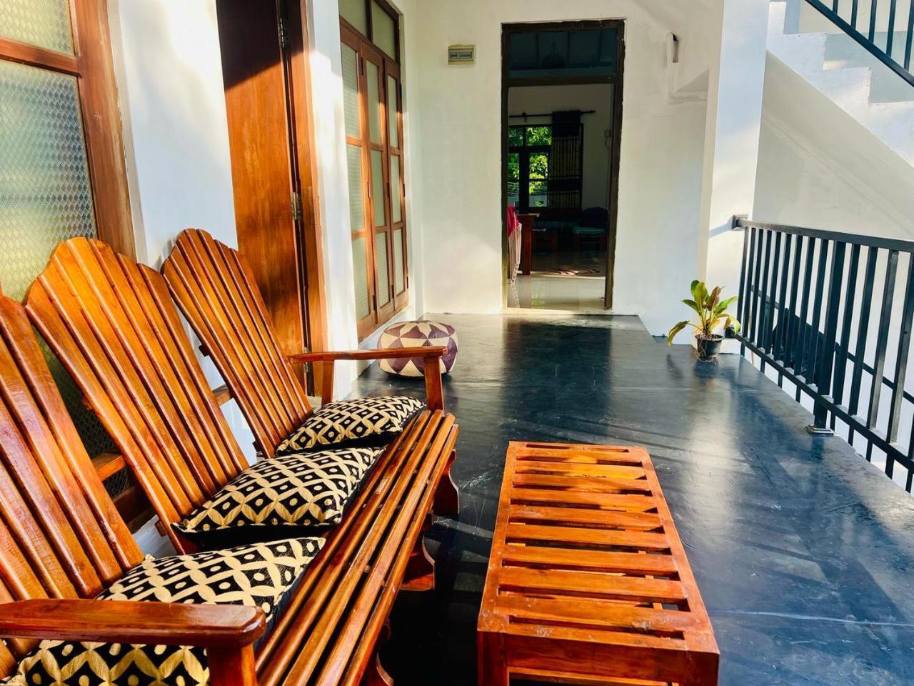 Montes Ella Bed & Breakfast Екстериор снимка